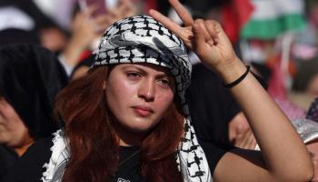 من مشاهد تضامن الشباب المغربي مع فلسطين وقطاع غزة (فاضل سينا/فرانس برس)