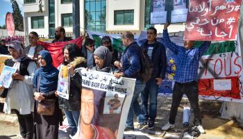 اعتصام عائلات مهاجرين تونسيين في تونس - 17 إبريل 2024 (حسن مراد/ Getty)