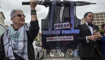 خلال وقفة تضامن مع الصحافيين الفلسطينيين في واشنطن، 27 إبريل 2024 (بروبال رشيد/Getty)