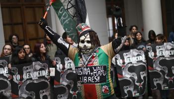 من التظاهرات الطلابية في تشيلي في ذكرى النكبة الفلسطينية (لوكاس أغوايو أراوس/الأناضول)