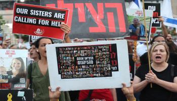 تظاهرة لعائلات المحتجزين الإسرائيليين، تل أبيب، 22 مايو (جاك غويز/فرانس برس)