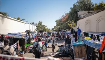 خيام مهاجرين أفارقة في تونس، في 18 مارس 2024 (حسن مراد/Getty)
