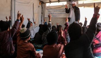 مدارس في حاويات في أفغانستان (محسن كريمي/فرانس برس/Getty)