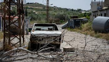 آثار الدمار في قرية علما الشعب بعد غارات إسرائيلية، 18 مايو (Getty)