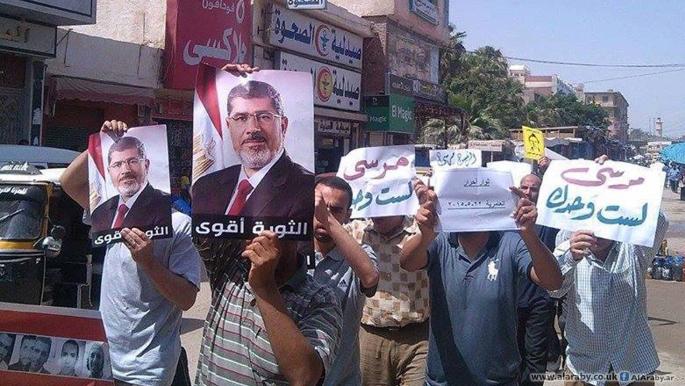 رافضو الانقلاب يتحدون الطقس السيء بالتظاهر في الإسكندرية