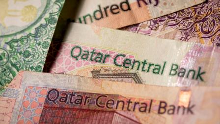 هل تختفي العملات الورقية قريباً من قطر - 15 أبريل 2019 (Getty)