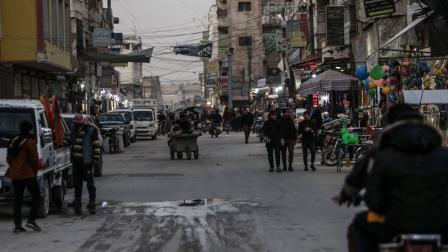 السوق الرئيسي في مدينة الباب شمال سورية 5 ديسمبر 2021 (بكر القاسم/فرانس برس)