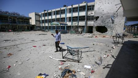 إحدى مدارس "أونروا" بعد قصفها من قبل جيش الاحتلال الإسرائيلي (مجدي فتحي/Getty)