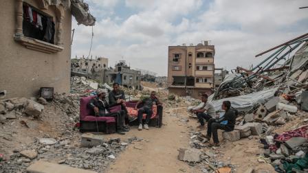 فقد غالبية سكان غزة منازلهم وأعمالهم (جهاد الشرافي/الأناضول)