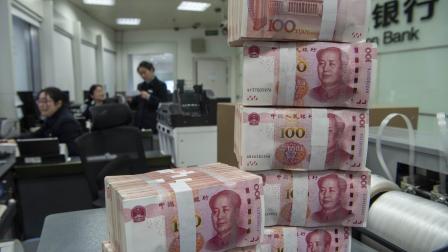 اليوان في أحد بنوك الصين 20 مارس 2024 (Getty)
