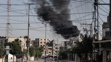 قصف إسرائيلي على حي الجنينة في رفح، 15 مايو 2024 (جهاد الشرفي/الأناضول)