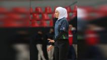 الأردنية إلهام خزنة... أول امرأة تدير مباريات للرجال بكرة السلة